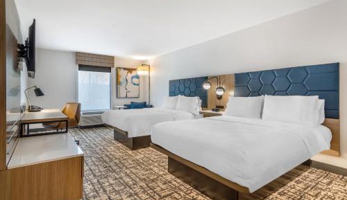 Room with Two Queen Beds - Non-Smoking