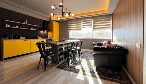 Two-Bedroom Deluxe Apartment with Balcony