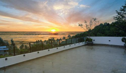 Two-Bedroom Deluxe Apartment with Ocean View