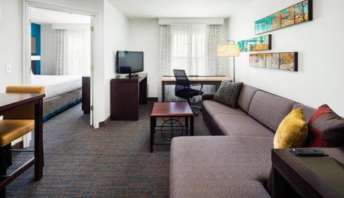 One-Bedroom Junior King Suite with Sofa Bed - Mobility/Hearing Accessible with Roll-In Shower