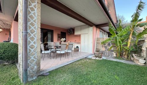 Villa with Garden View