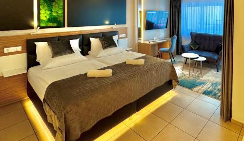 Deluxe Apartment B with kitchen and balcony or terrace