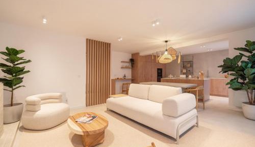 Three-Bedroom Deluxe Apartment