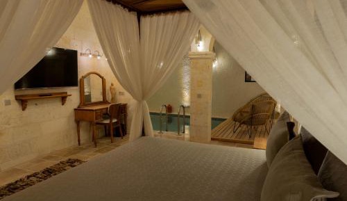 Romance Suite with Private Pool