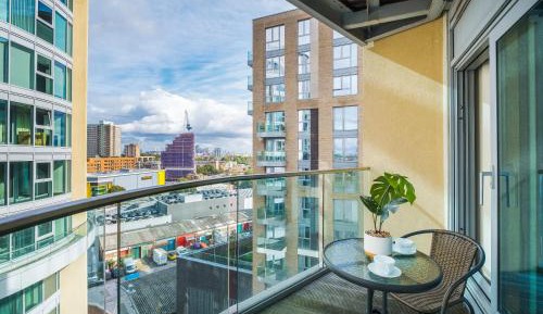 One-Bedroom Apartment with Balcony