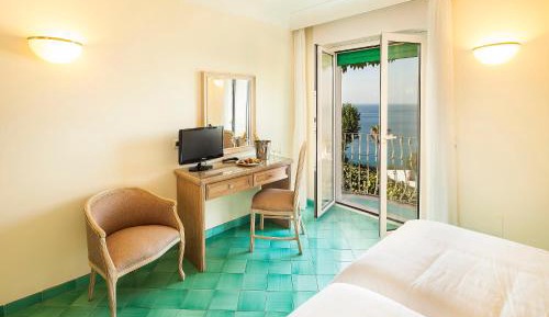 Double or Twin Room with Sea View