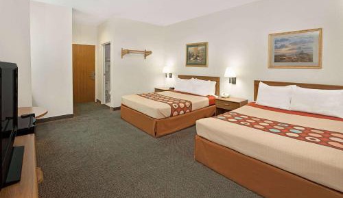 Queen Room with Two Queen Beds - Non-Smoking
