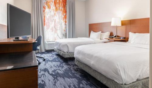 Queen Room with Two Queen Beds and Accessible Tub