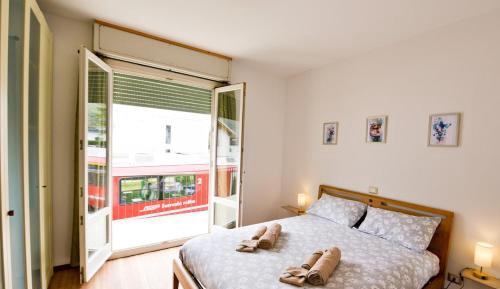 Two-Bedroom Apartment with Mountain View