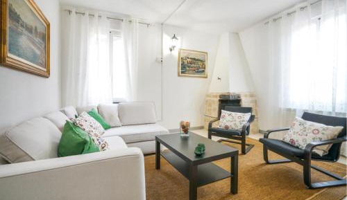 Eight-Bedroom Holiday Home