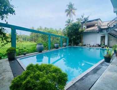 Deluxe Double Room (2 Adults + 1 Child)