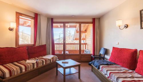 Three-Bedroom Duplex Apartment (8 People)