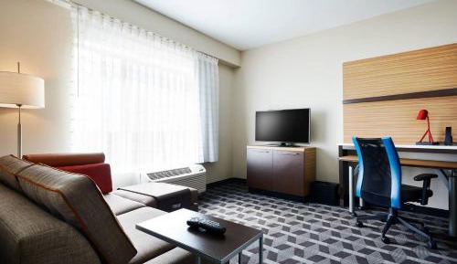 1 Bedroom Suite, 1 Queen, Sofa bed