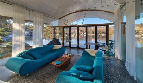 Three-Bedroom Holiday Home 