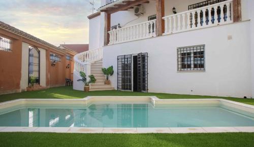 Villa with Garden View