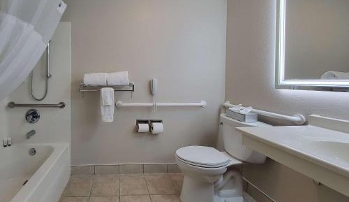 Queen Room - Disability Access/Non Smoking