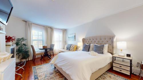 Single Room with Shared Shower and Toilet