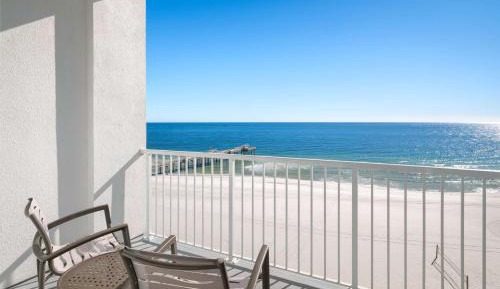 Corner Queen Room with Two Queen Beds and Two Bunk Beds - Sofa Bed/Beach Front/Non-Smoking