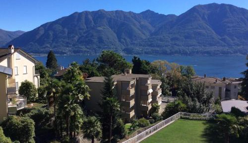 Apartment with Lake View