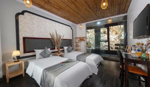 Deluxe Double or Twin Room with Mountain View