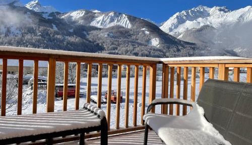 Three-Bedroom Apartment with Mountain View
