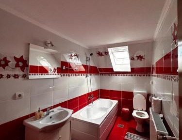 Deluxe Room (2 Adults + 1 Child)