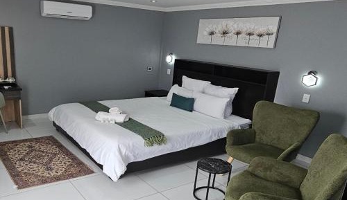 King Suite with Pool View
