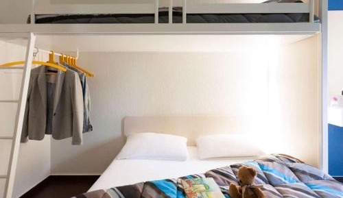 Break Room with Double Bed and Extra Bed 