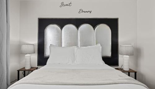 Queen Room with Shared Bathroom