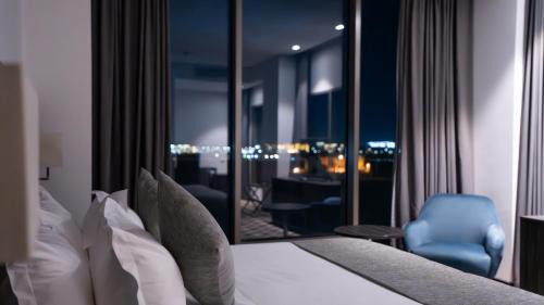 One-Bedroom Apartment with City View