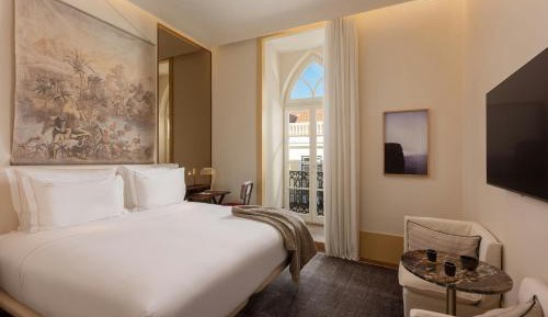 Ivens Guest room with 1 King, City view, Balcony