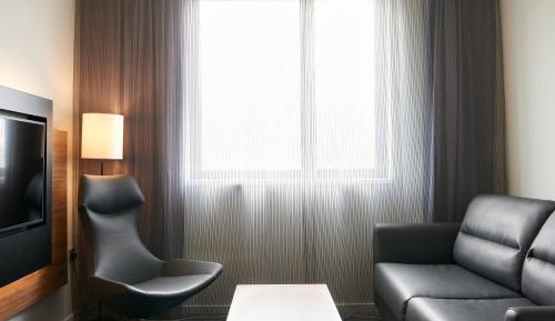 Moxyfied Family Sleeper, Larger Guest room, City view