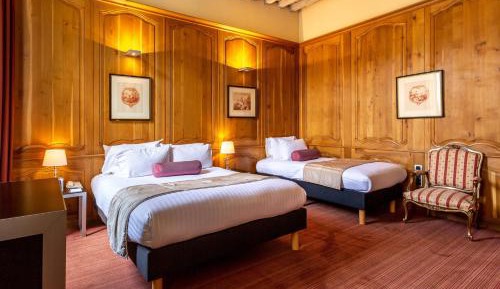 Superior Queen Room with 1 queen bed and 1 single bed 