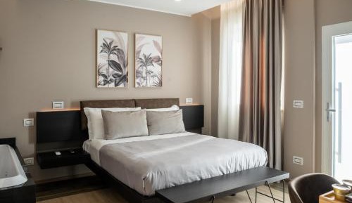 Queen Room with Spa Bath