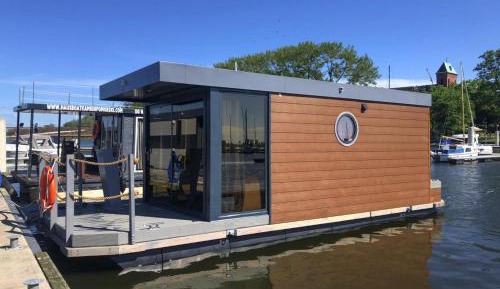 Two-Bedroom House Boat