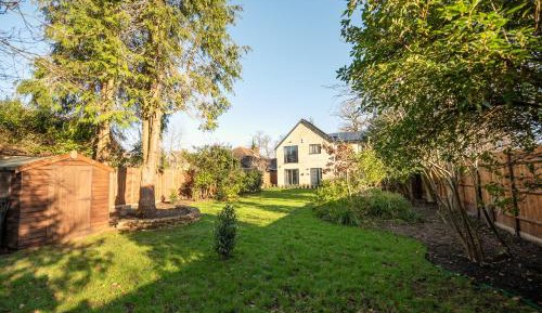 Deluxe Two-Bedroom Apartment with Garden View