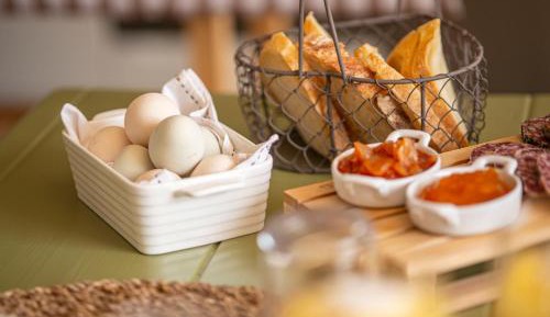 Apartment with Mountain View