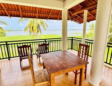 Deluxe Double Room with Balcony and Lake View