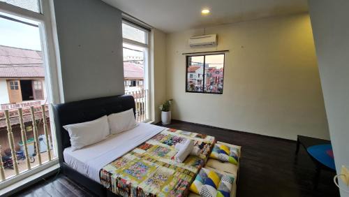 Queen Room with Shared Bathroom
