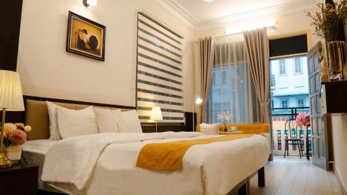King Room with Balcony