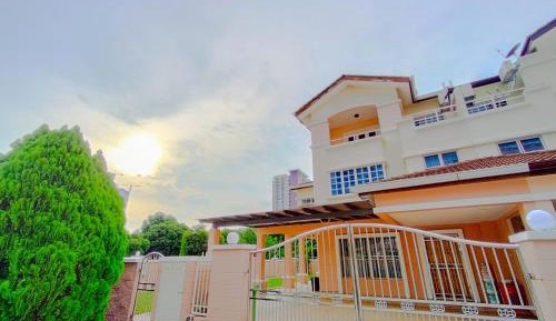 Villa with Garden View