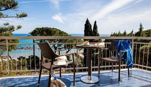 Double or Twin Room with Sea View