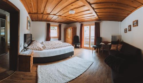 Triple Room with Private Bathroom