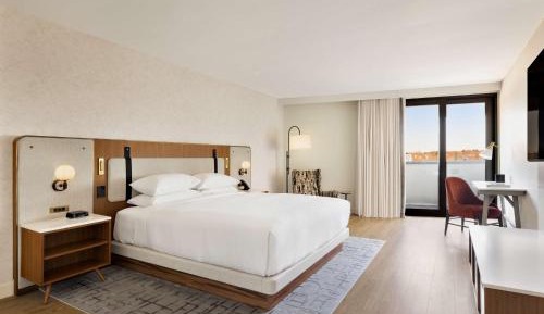 King Room with City View