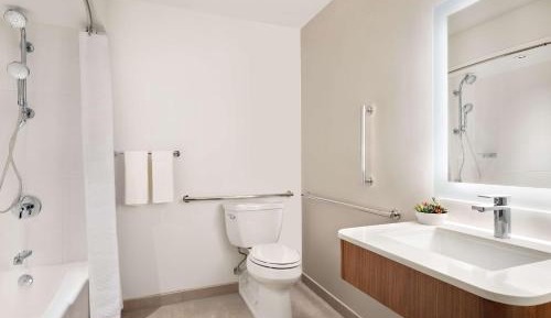 King Room with Accessible Tub - Disability Access