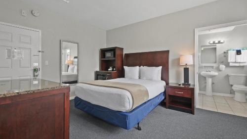 Deluxe Queen Room