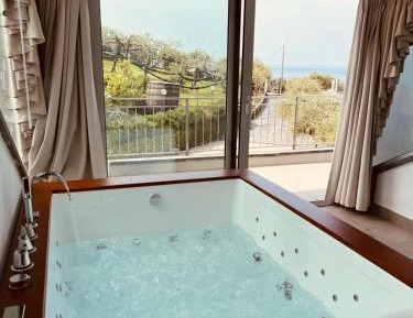 Suite with Spa Bath
