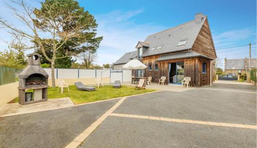 Four-Bedroom Holiday Home