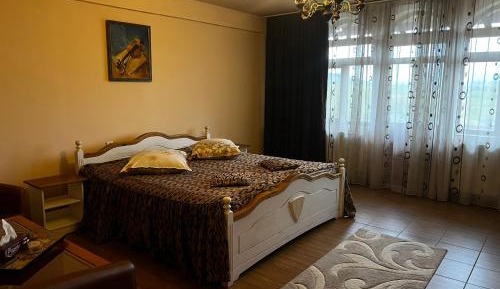 Deluxe Room (2 Adults + 1 Child)