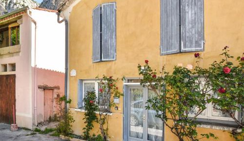 One-Bedroom Holiday Home